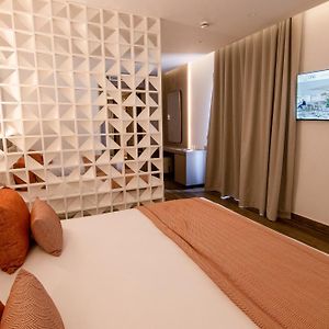 Zimmer mit Kingsize-Bett